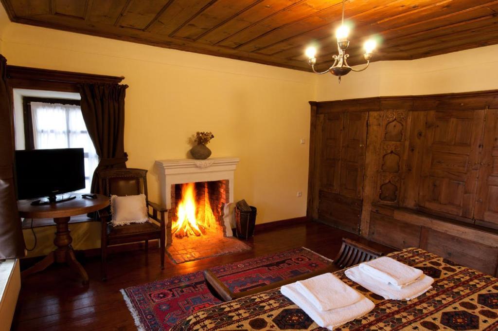 Vergoula'S Mansion كاستوريا المظهر الخارجي الصورة