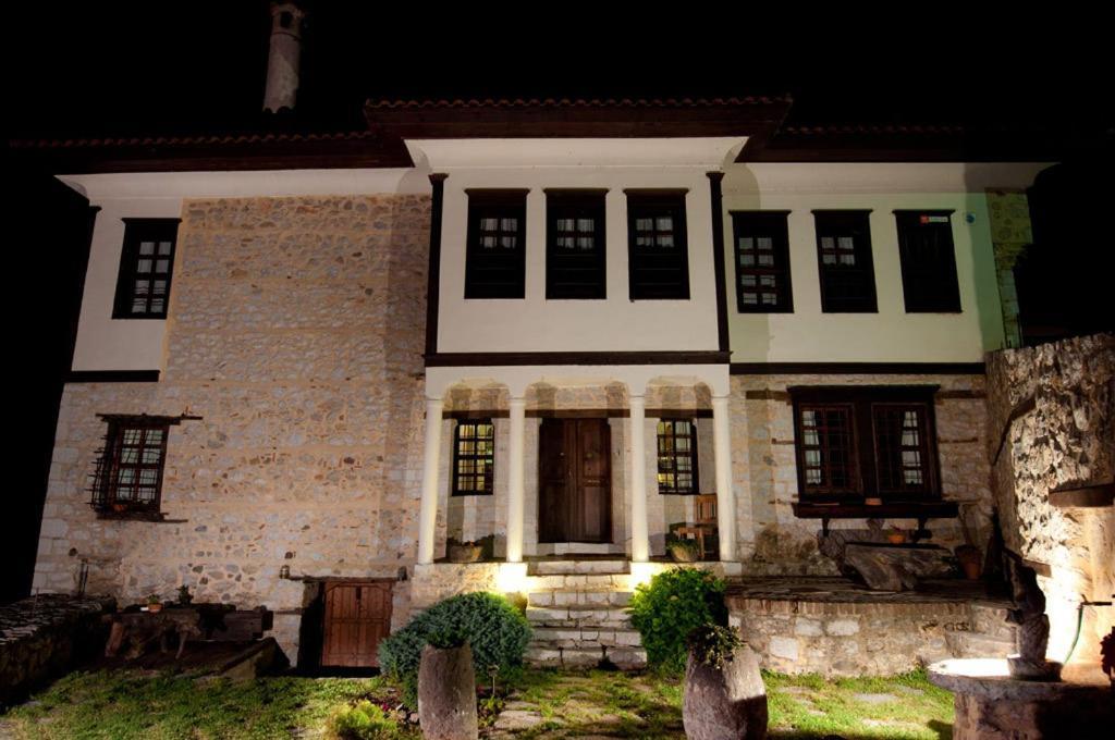 Vergoula'S Mansion كاستوريا المظهر الخارجي الصورة