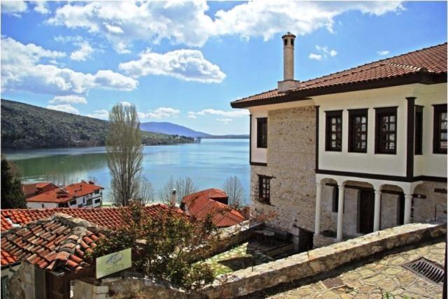 Vergoula'S Mansion كاستوريا المظهر الخارجي الصورة