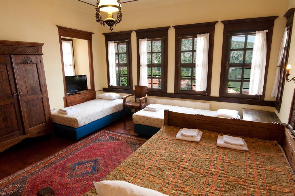 Vergoula'S Mansion كاستوريا المظهر الخارجي الصورة