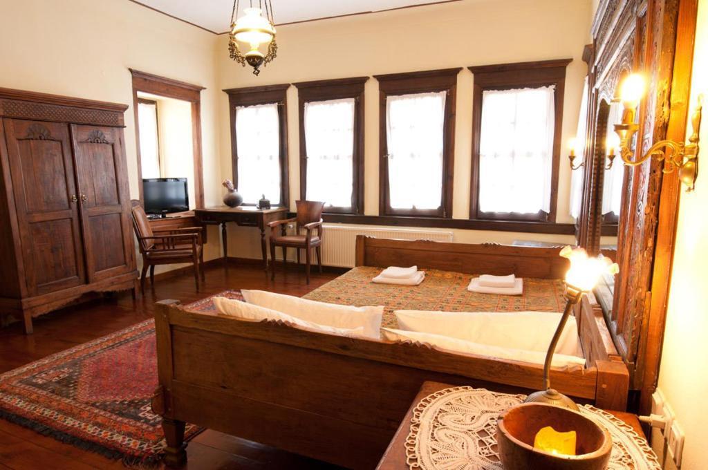 Vergoula'S Mansion كاستوريا المظهر الخارجي الصورة